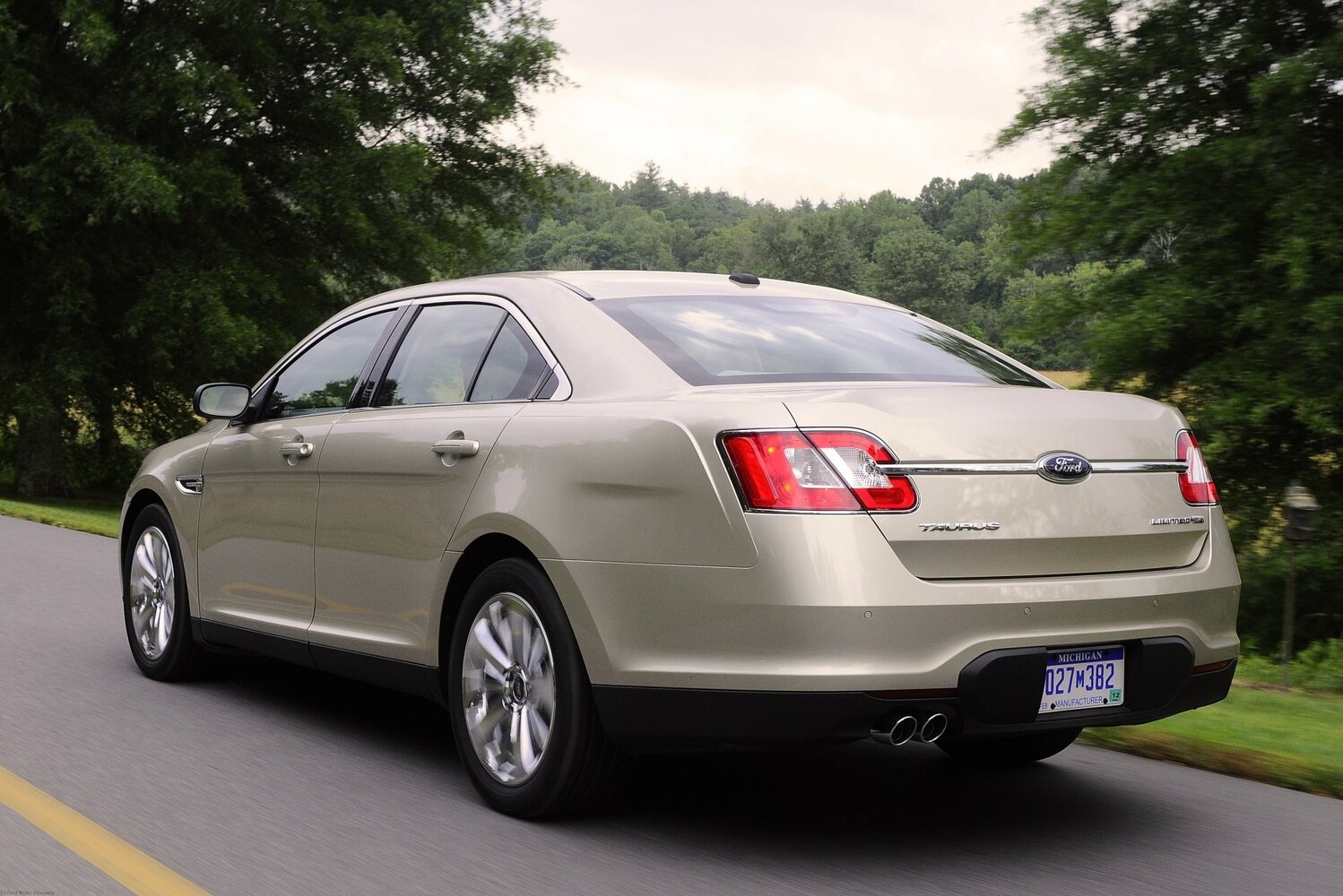 Ford Taurus VI, 2009, фото 2