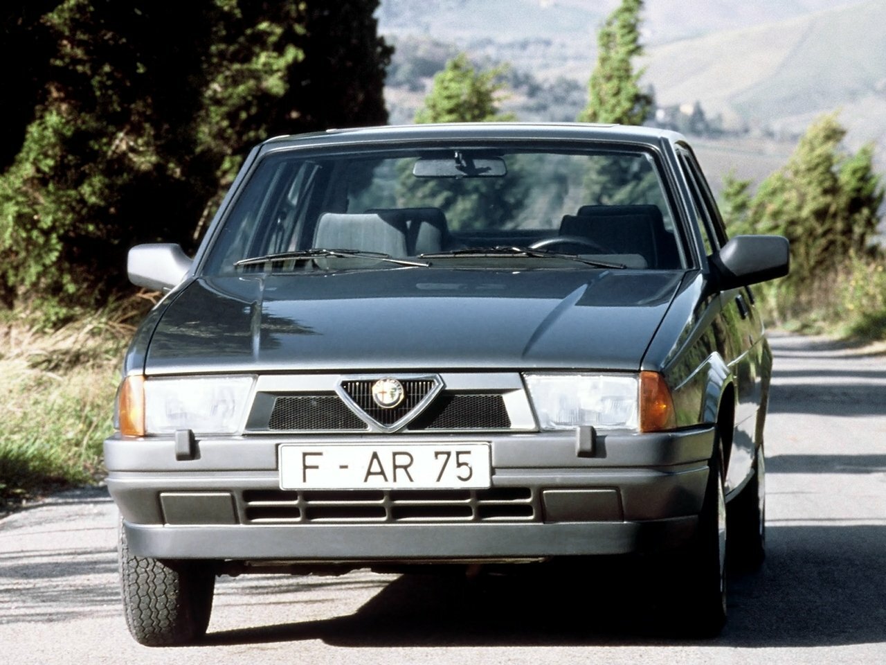 Alfa Romeo 75 I Рестайлинг, 1990, фото 2