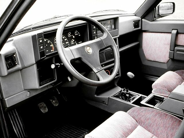 Alfa Romeo 75 I Рестайлинг, 1990, фото 7