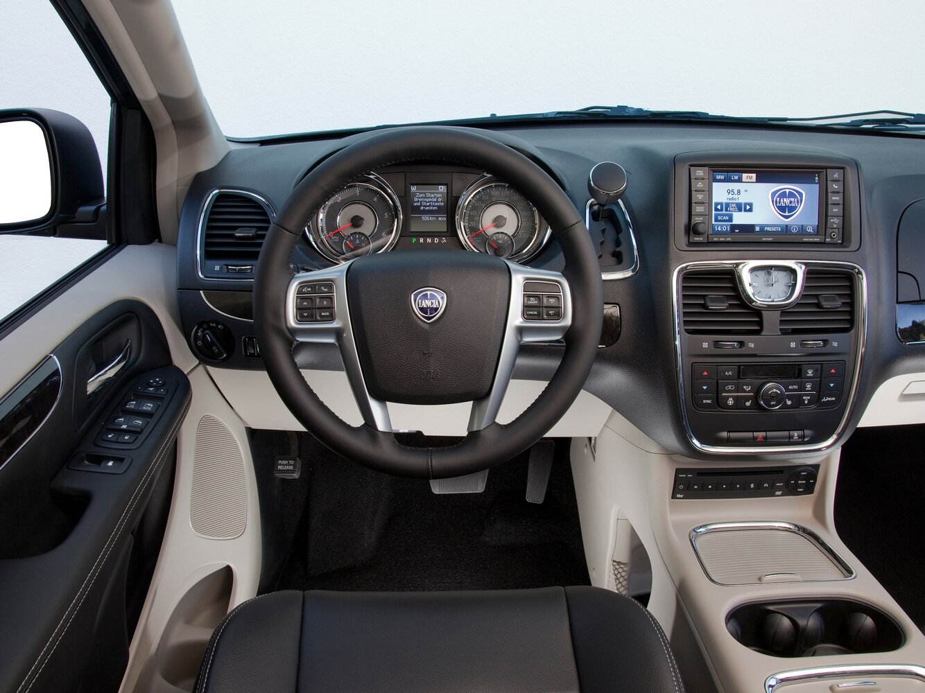 Lancia Voyager, 2012, фото 13