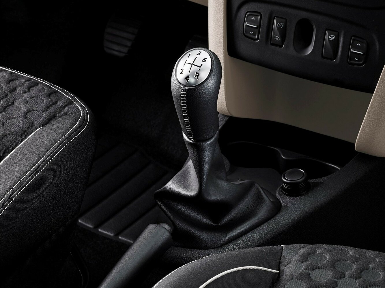 Renault Logan II, 2017, фото 1