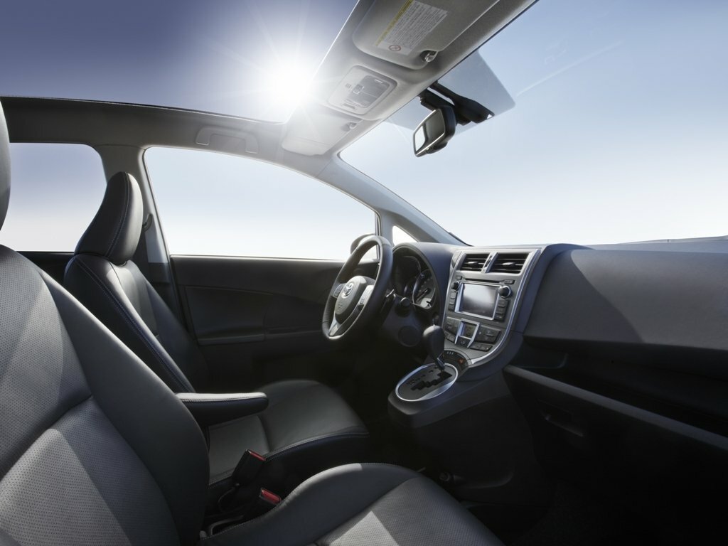 Toyota Verso-S, 2011, фото 2