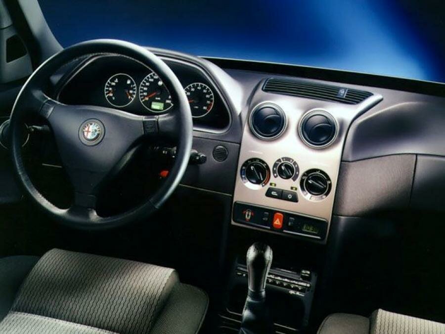 Alfa Romeo 146, 2000, фото 2