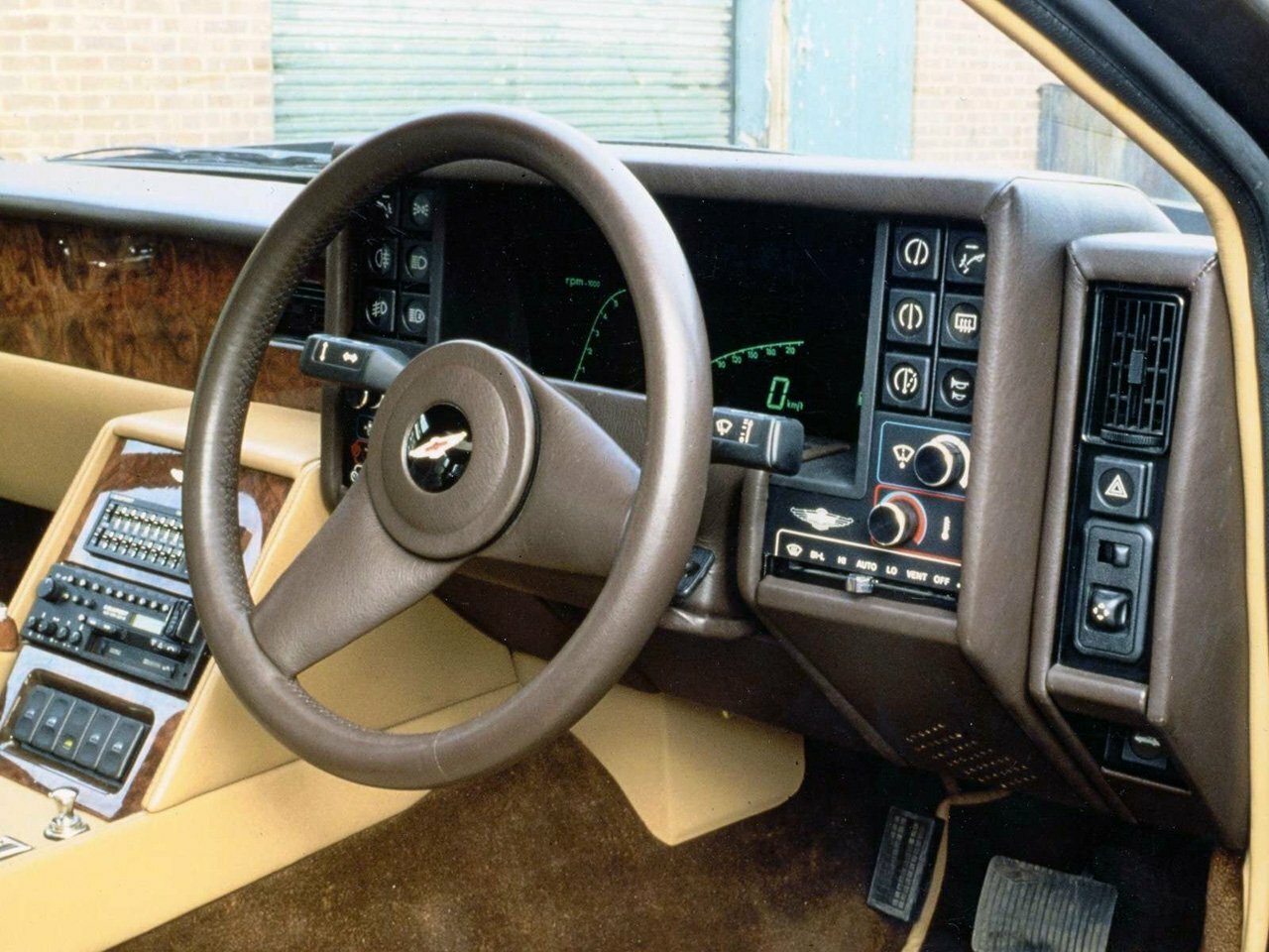Aston Martin Lagonda, 1977, фото 2