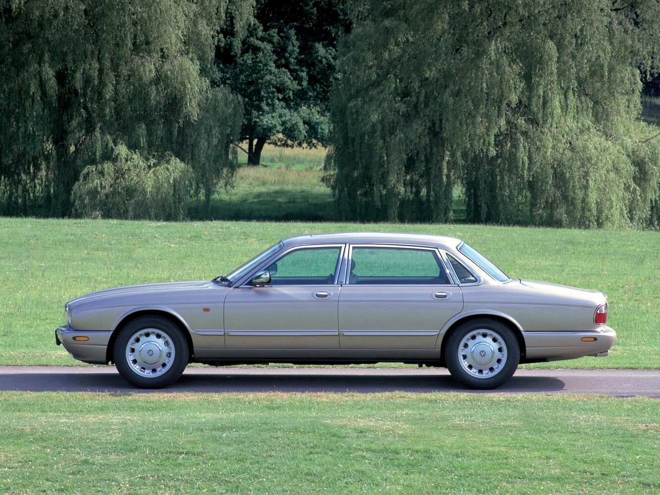 Daimler X308, 2002, фото 1