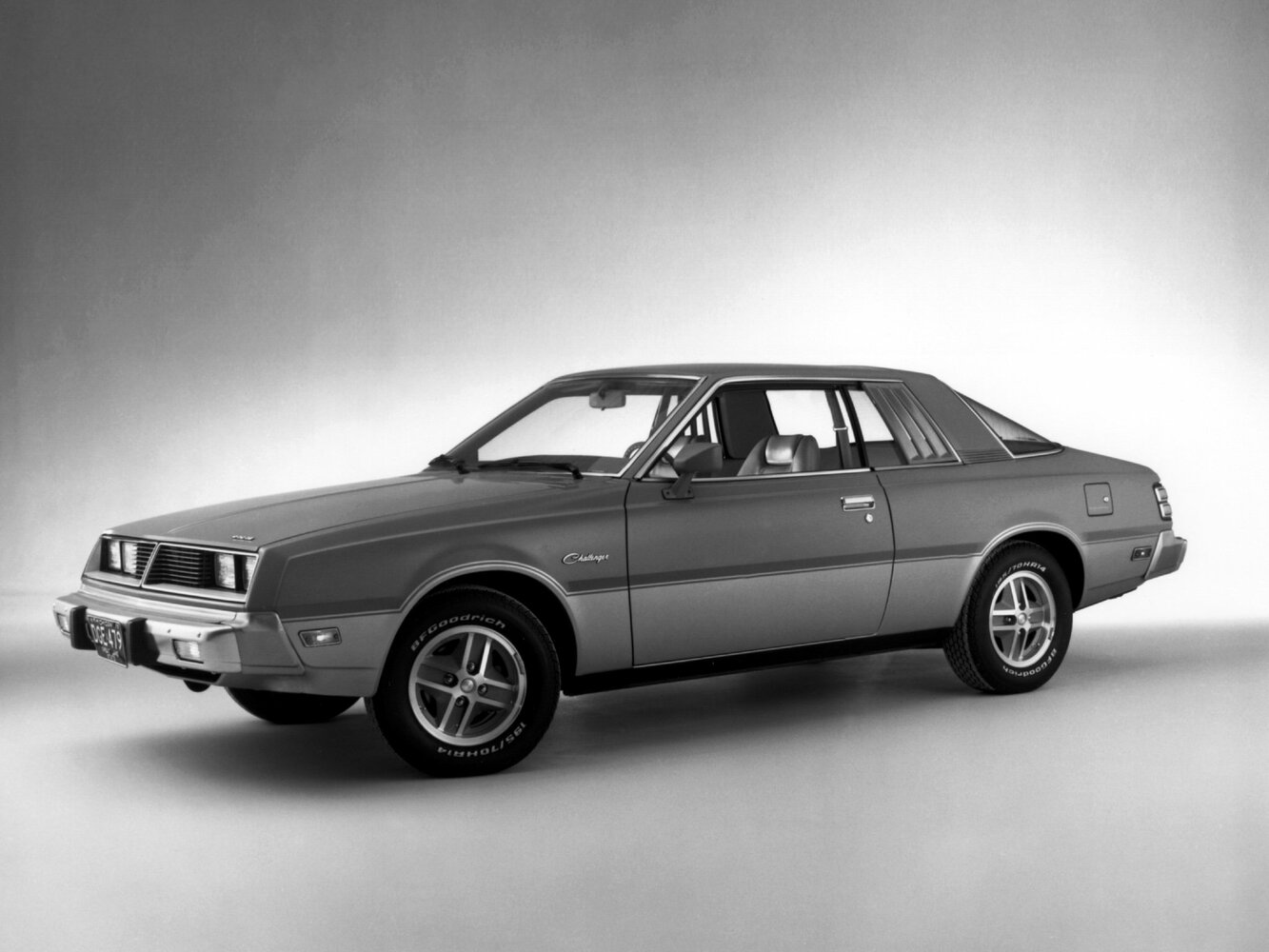 Dodge Challenger II, 1982, фото 1