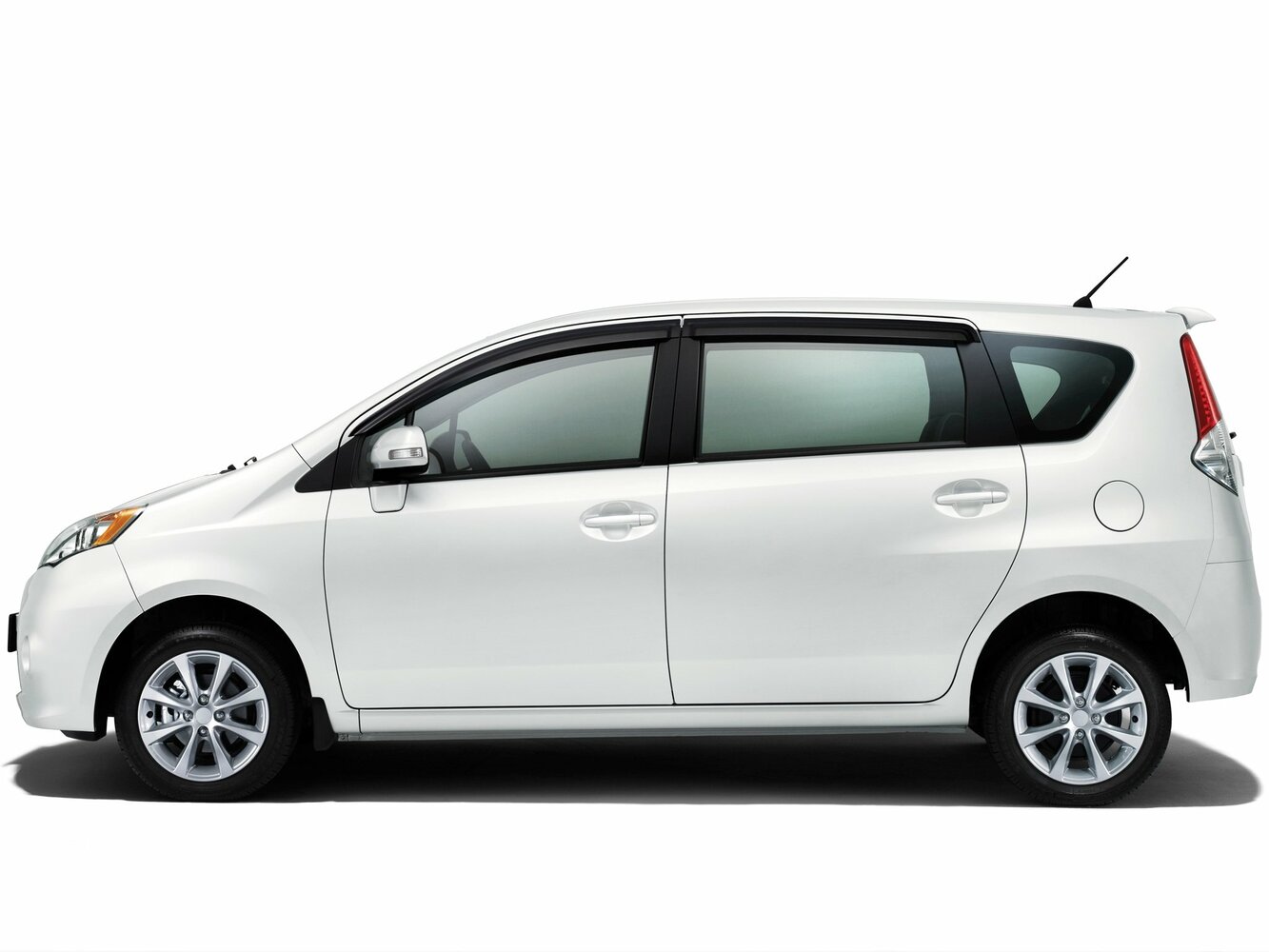 Perodua Alza I, 2009, фото 6