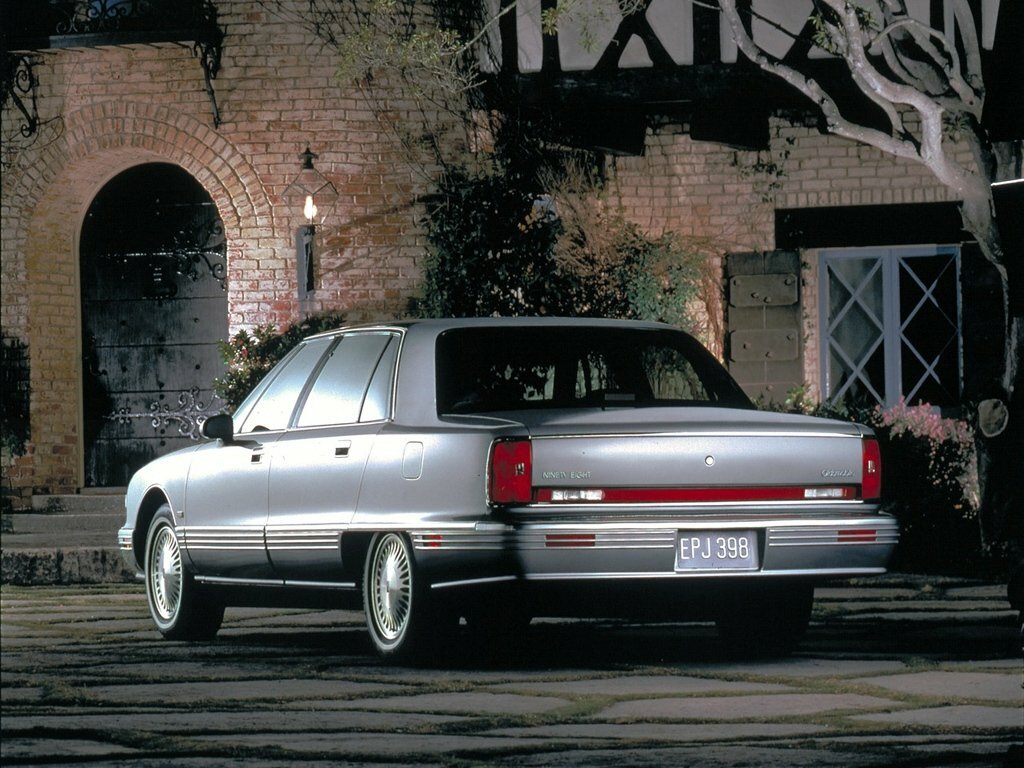 Oldsmobile Ninety-Eight XI, 1995, фото 2