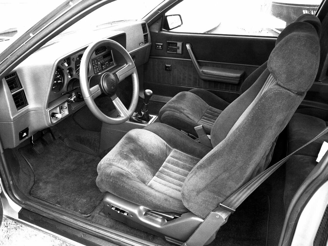 Pontiac Sunbird II, 1984, фото 2