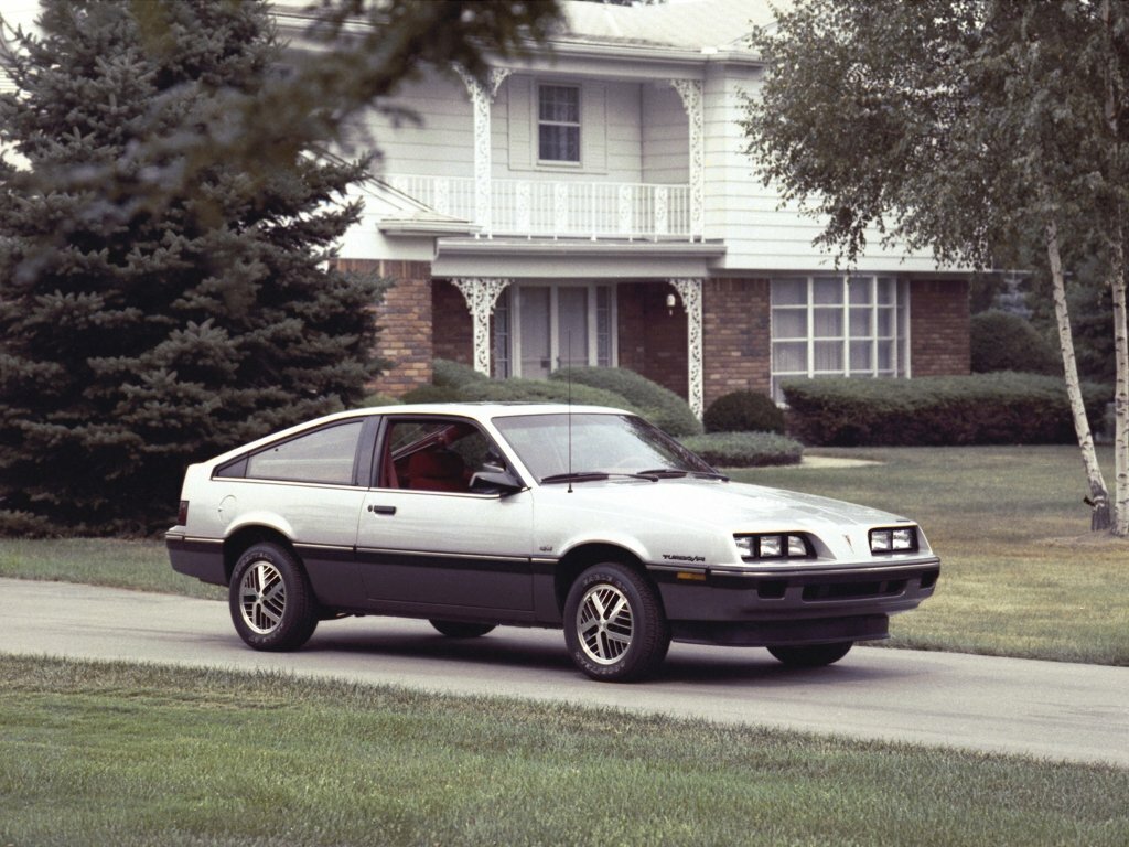 Pontiac Sunbird II, 1984, фото 1