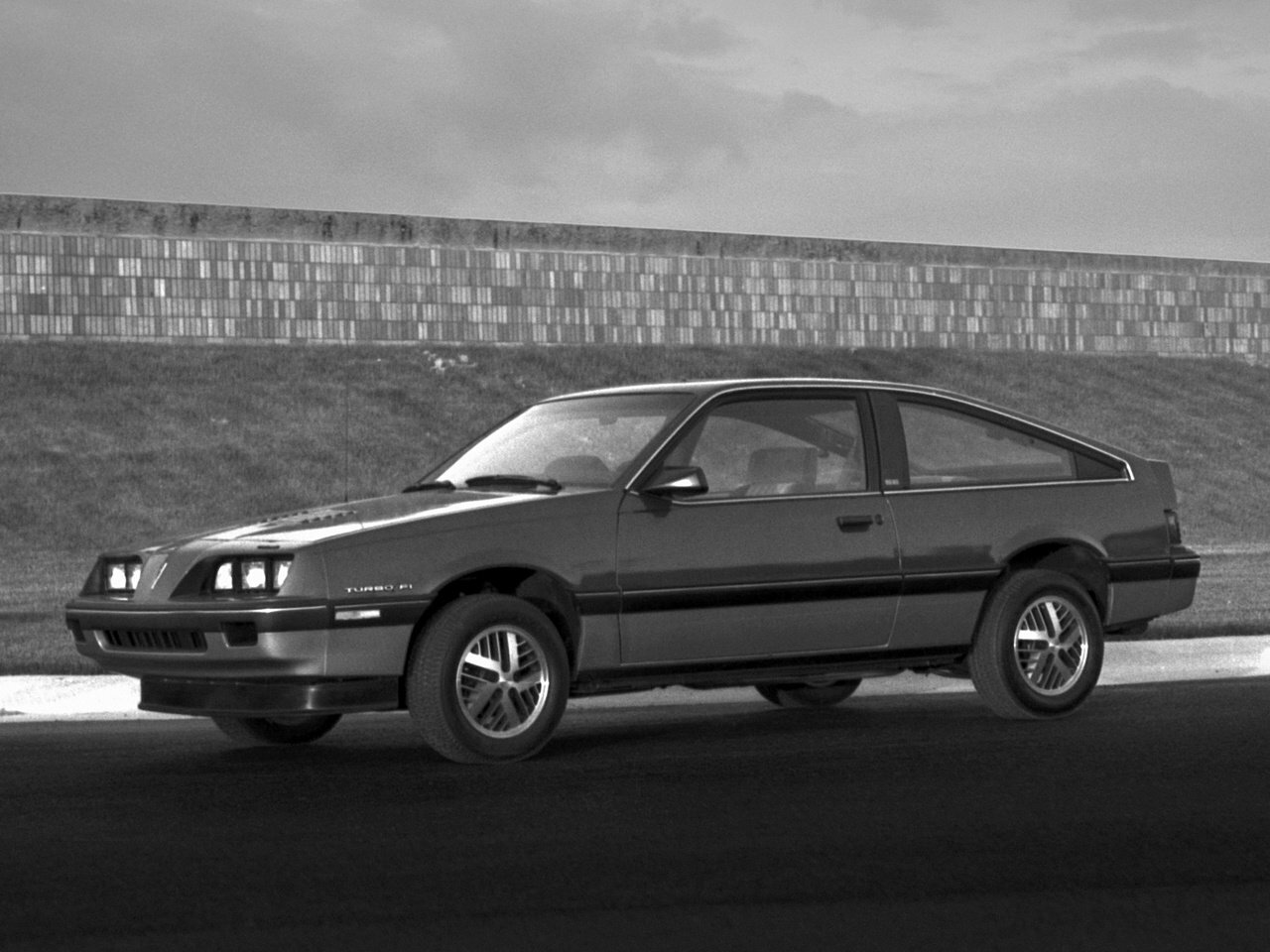 Pontiac Sunbird II, 1984, фото 3