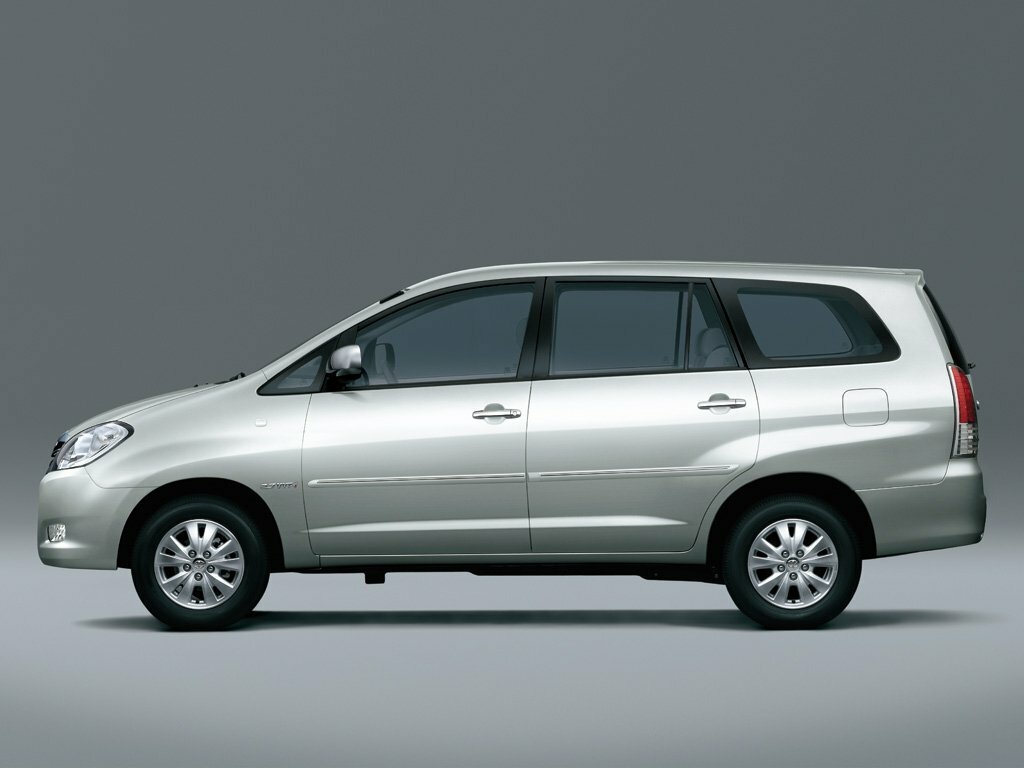 Toyota Innova I, 2011, фото 3
