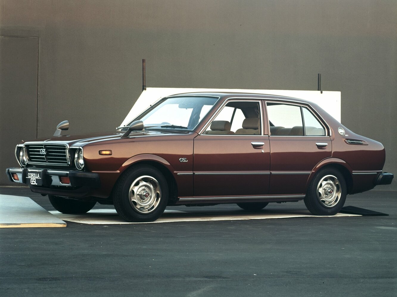 Toyota Corolla III (E30, E40, E50, E60), 1977, фото 1