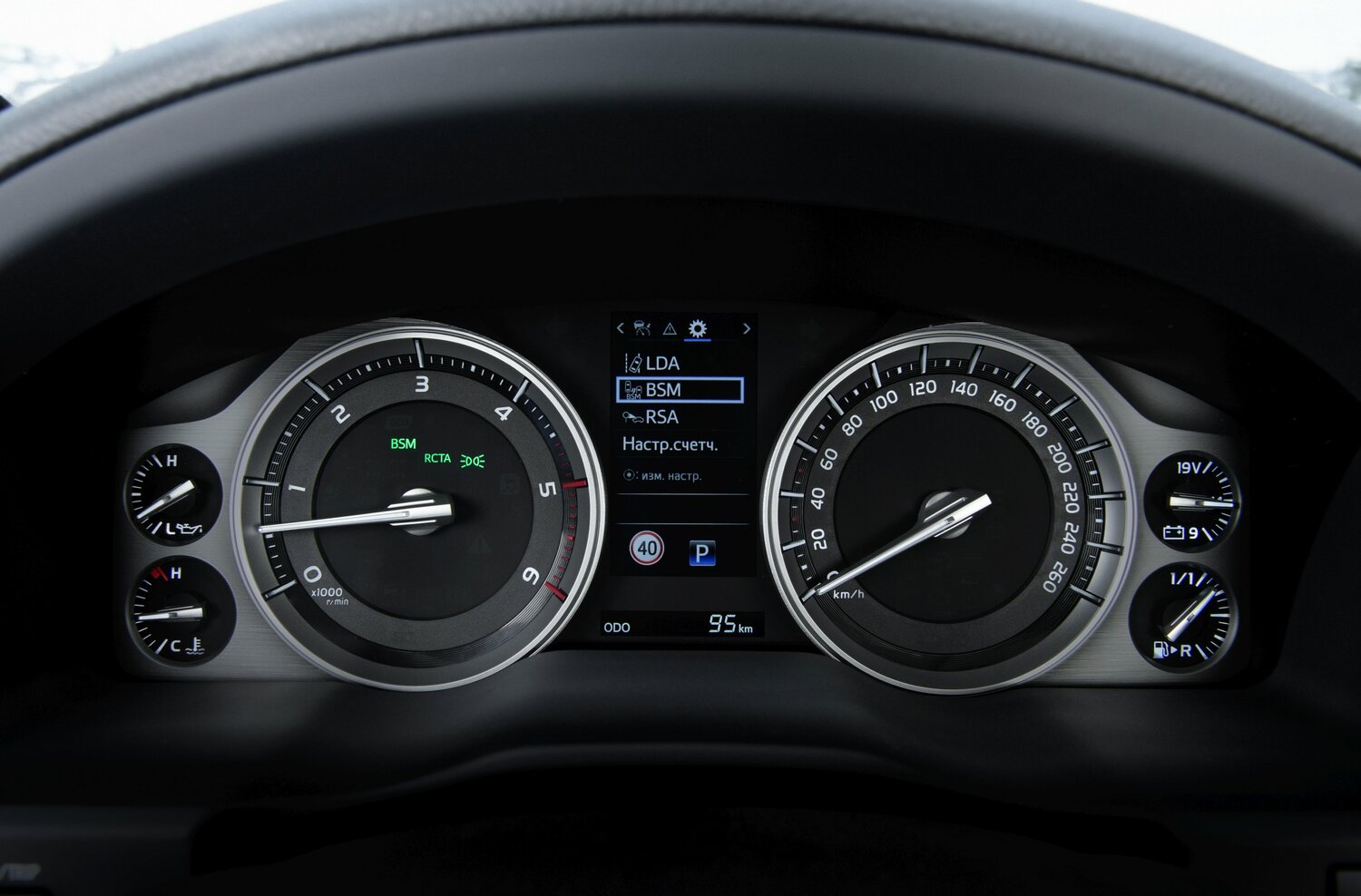 Toyota Land Cruiser 200 Series Рестайлинг 2, 2015, фото 3