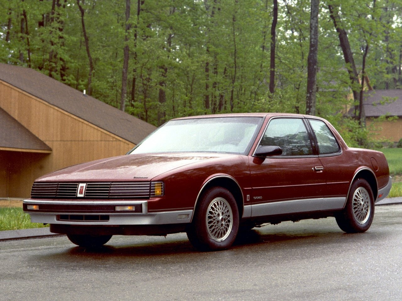 Oldsmobile Toronado IV, 1985, фото 2