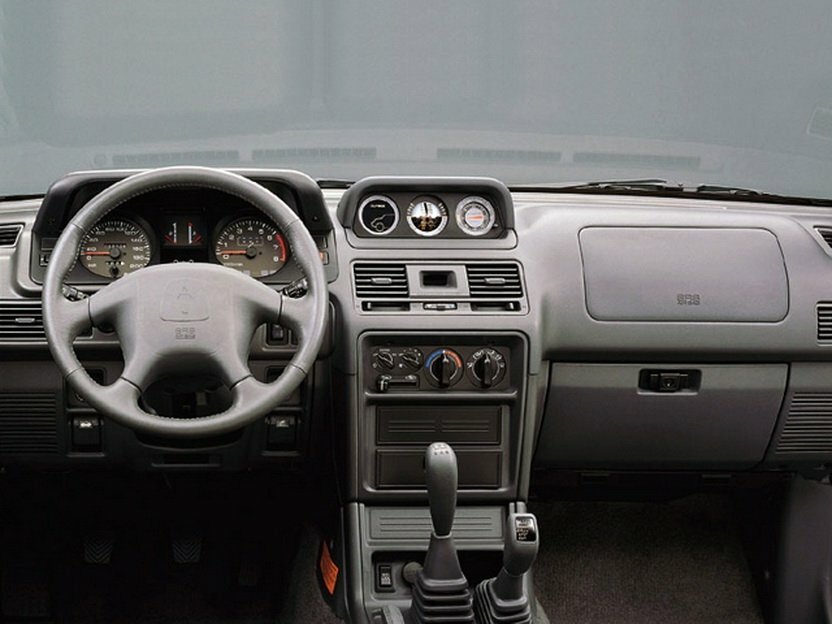 Mitsubishi Pajero II Рестайлинг, 2003, фото 3