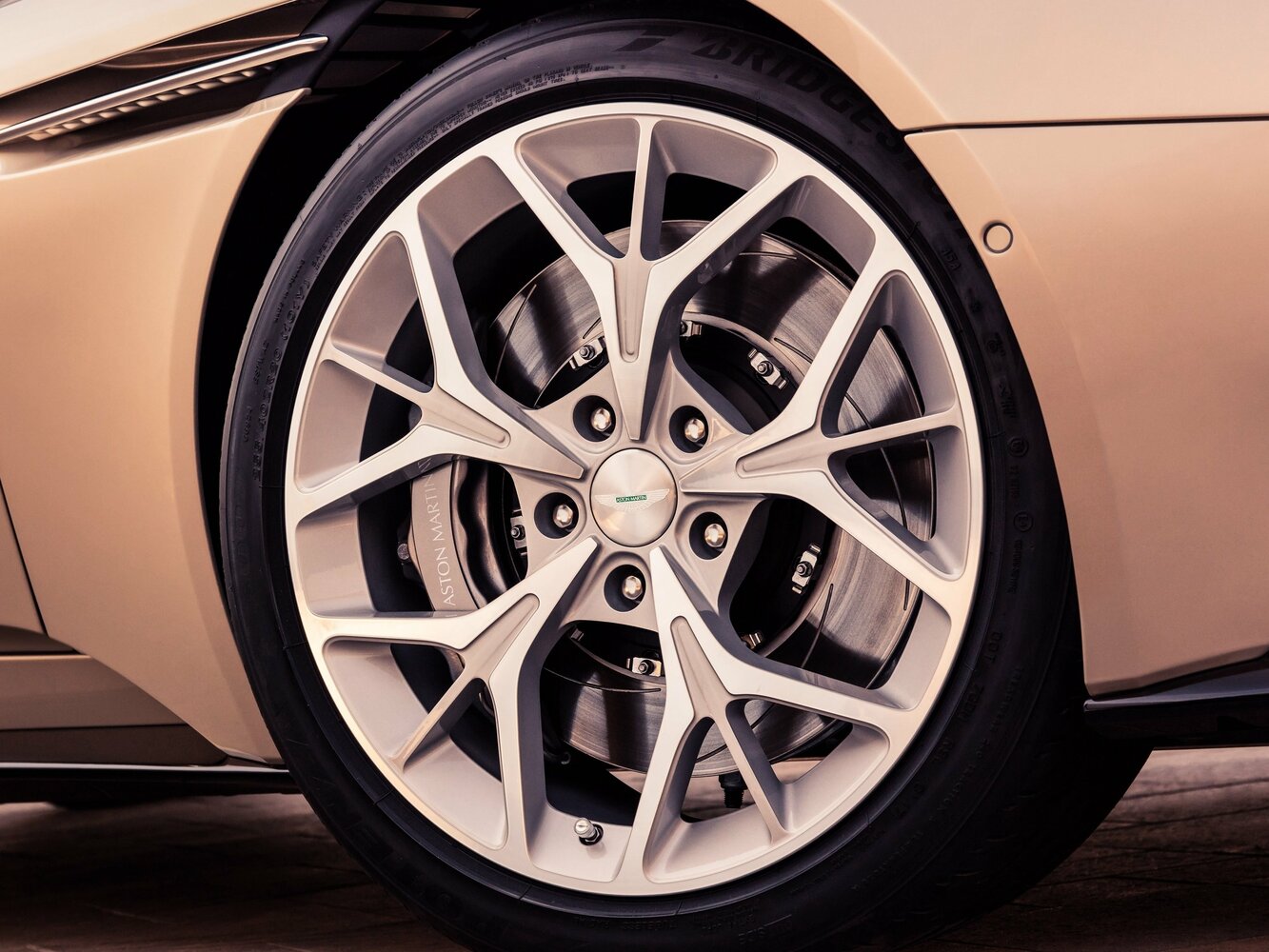 Aston Martin DB11 I, 2022, фото 15