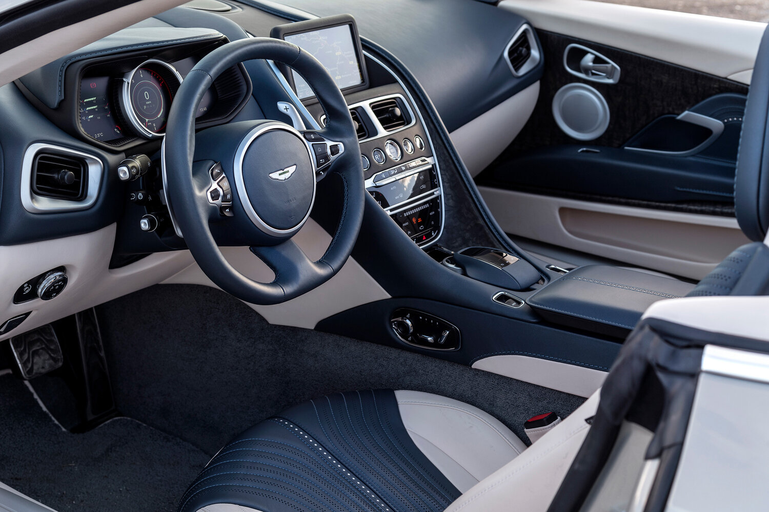 Aston Martin DB11 I, 2022, фото 5