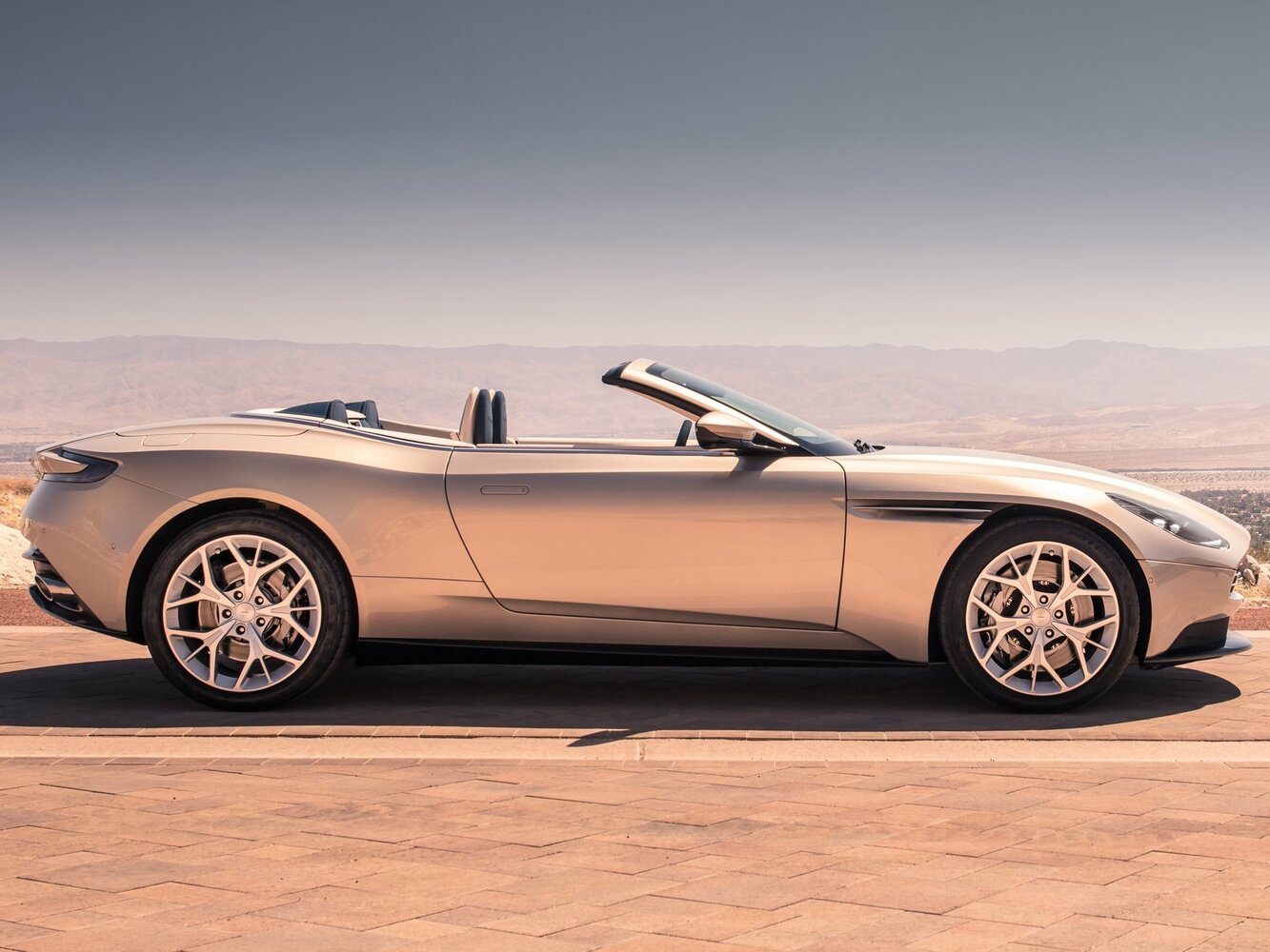 Aston Martin DB11 I, 2022, фото 13