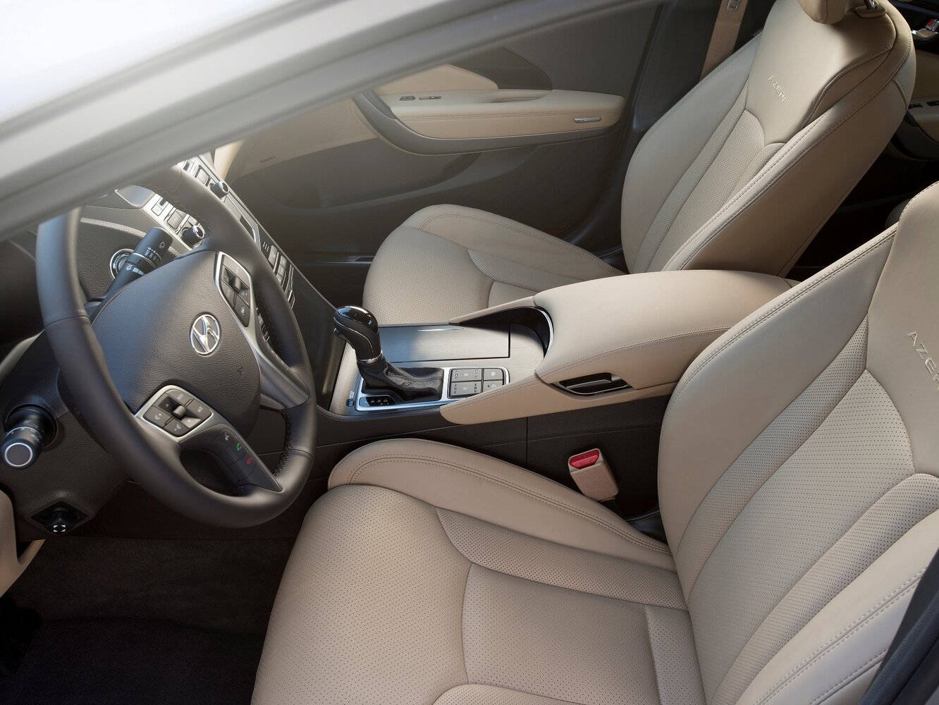 Hyundai Azera II Рестайлинг, 2016, фото 2