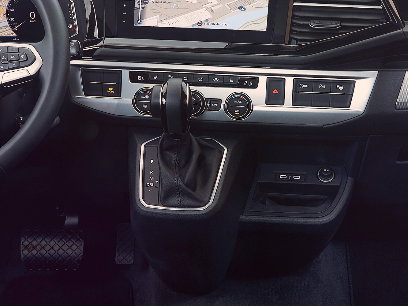 Volkswagen Multivan T6 Рестайлинг, 2024, фото 11