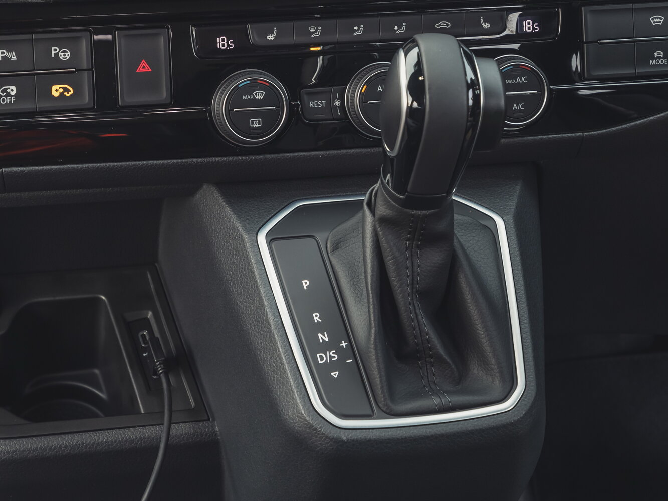 Volkswagen Caravelle T6 Рестайлинг, 2023, фото 13