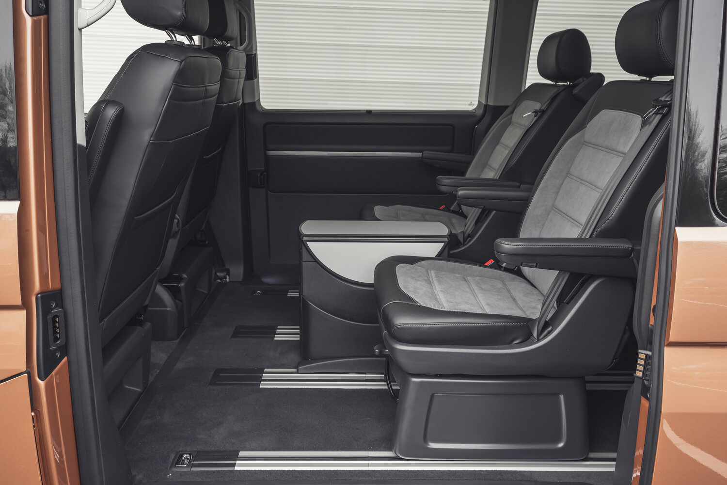 Volkswagen Caravelle T6 Рестайлинг, 2023, фото 4