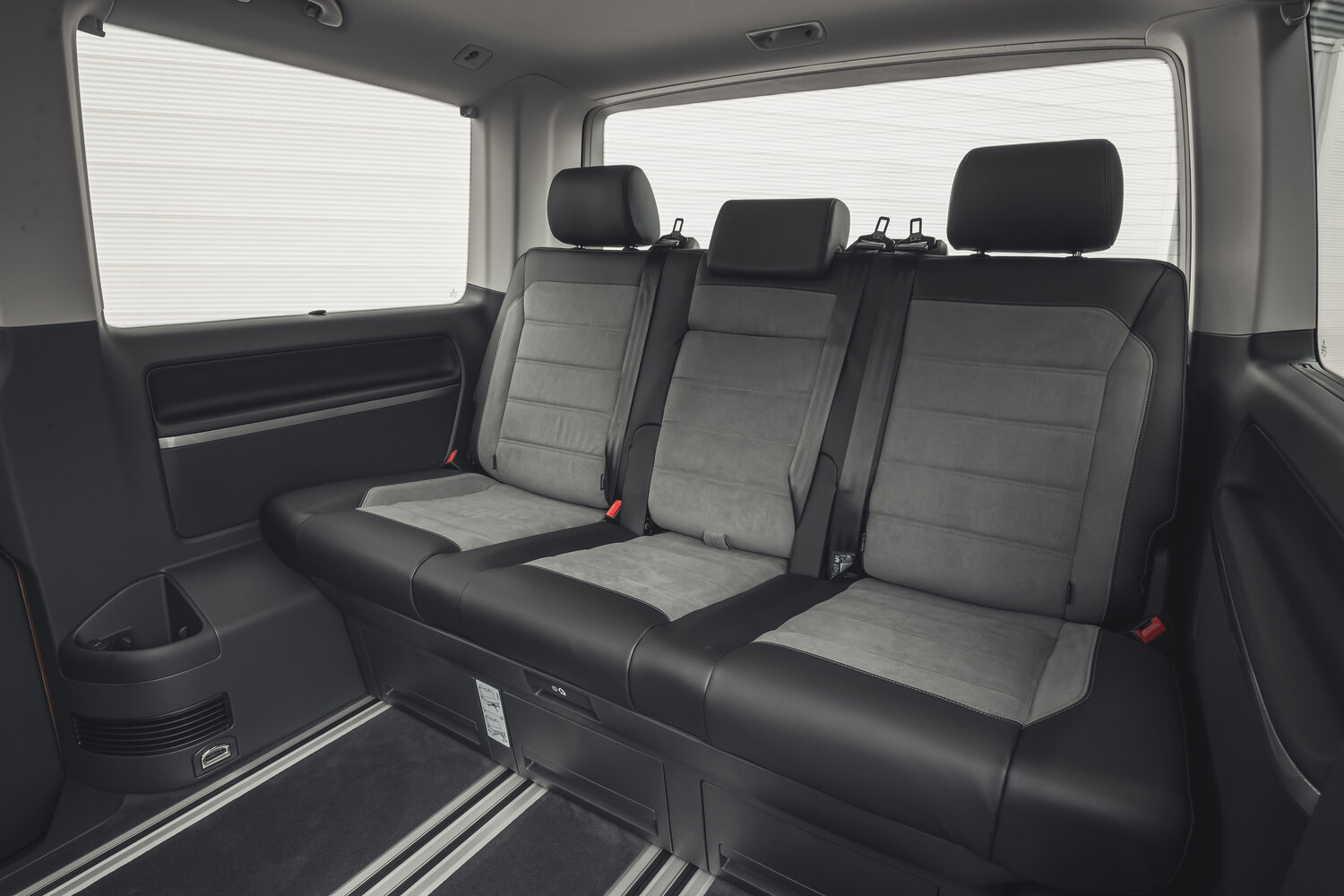Volkswagen Caravelle T6 Рестайлинг, 2023, фото 2