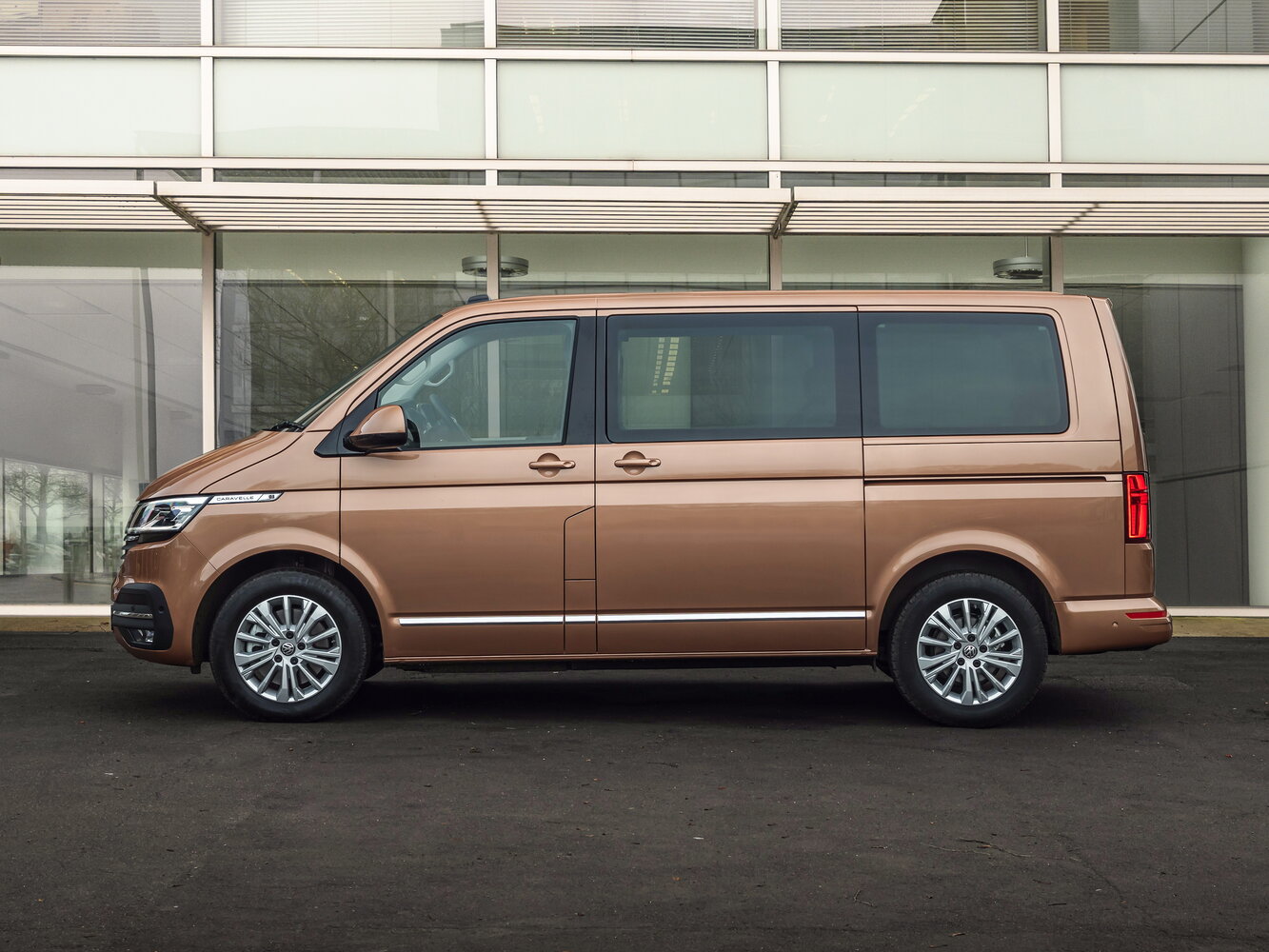 Volkswagen Caravelle T6 Рестайлинг, 2023, фото 7