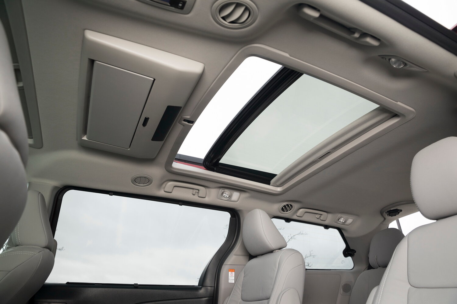 Toyota Sienna III Рестайлинг 2, 2020, фото 12