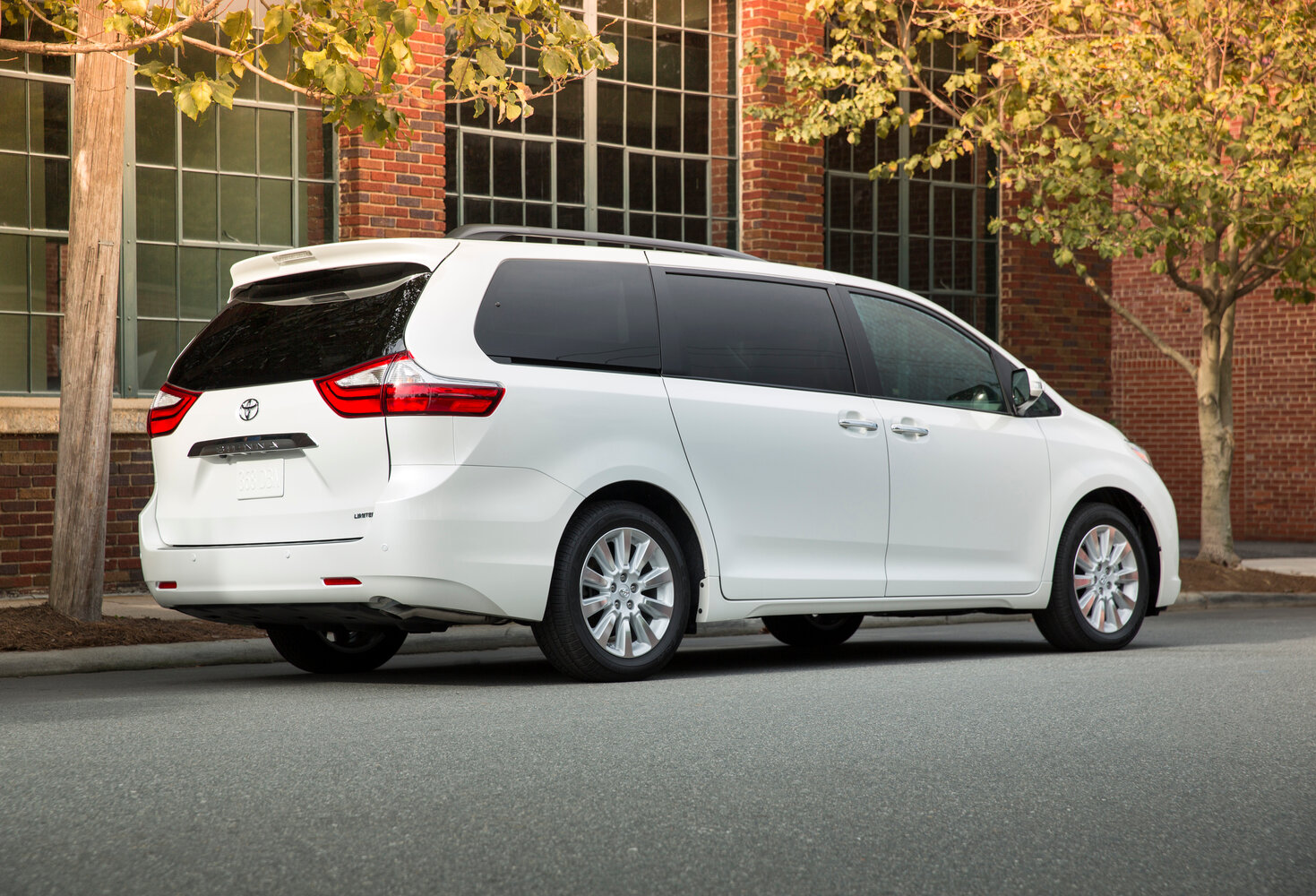 Toyota Sienna III Рестайлинг, 2014, фото 3