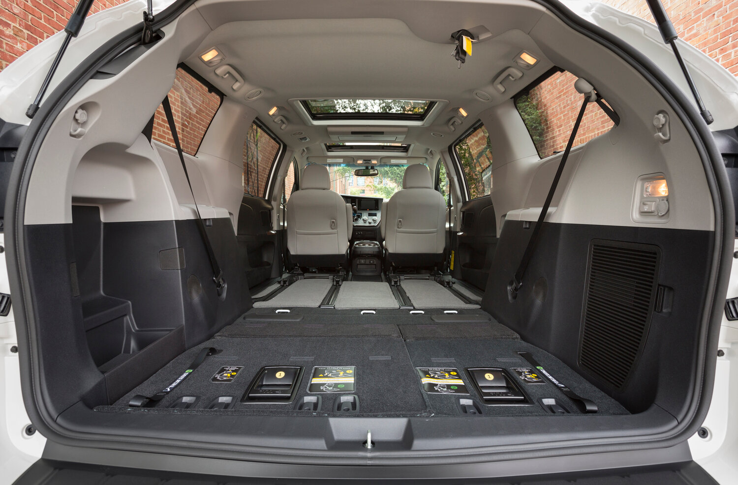 Toyota Sienna III Рестайлинг, 2014, фото 11
