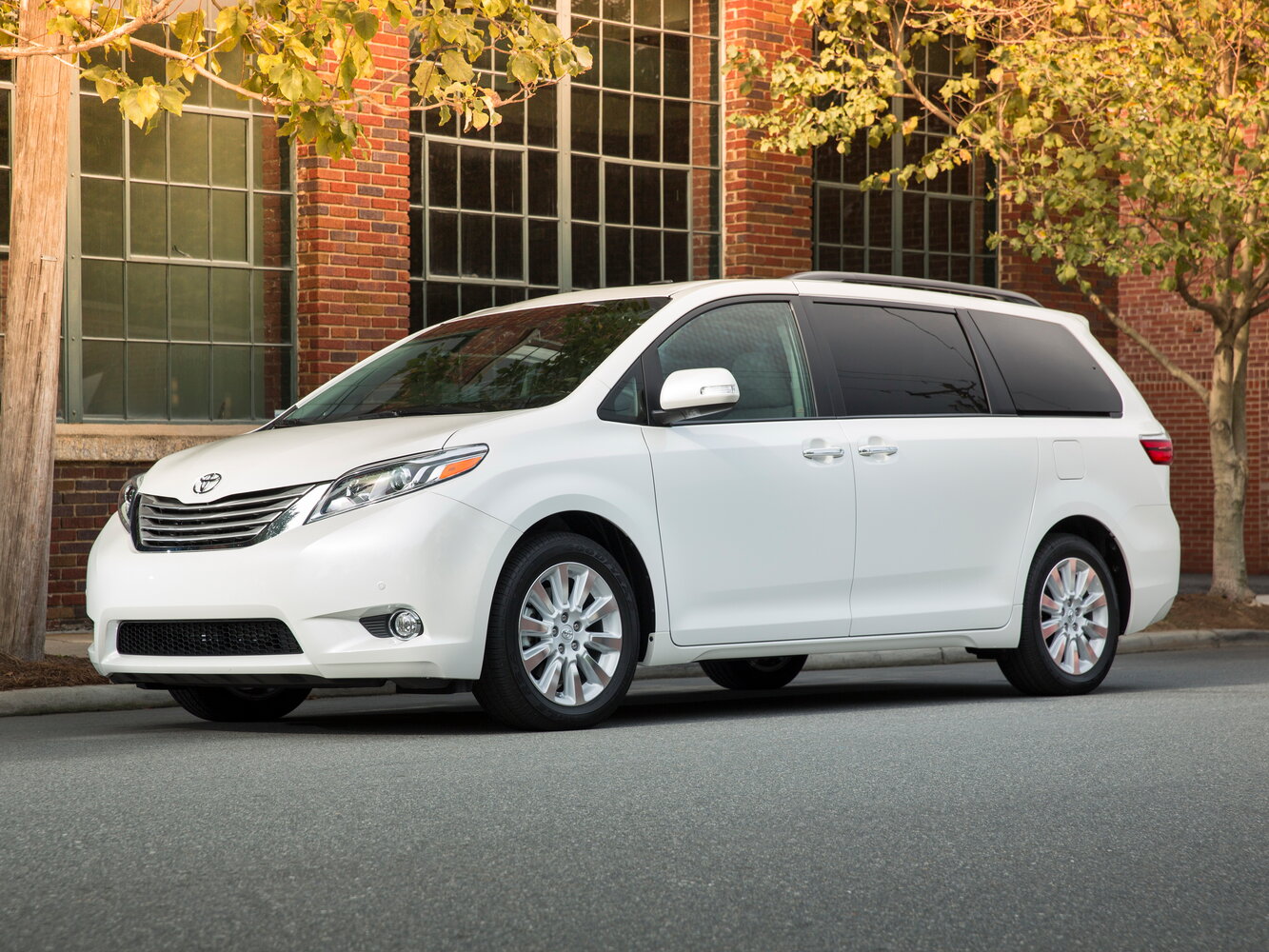 Toyota Sienna III Рестайлинг, 2014, фото 10