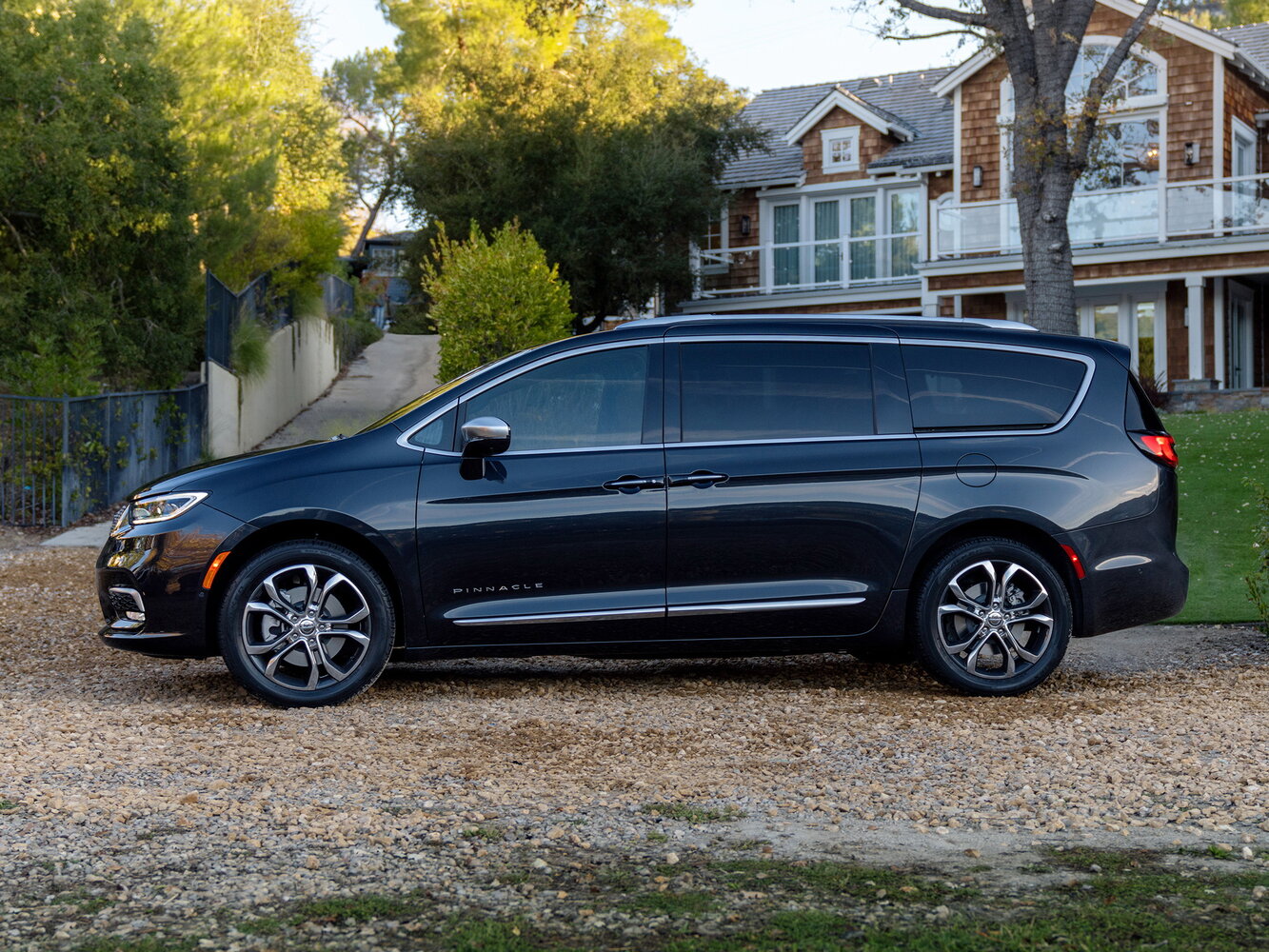 Chrysler Pacifica RU Рестайлинг, 2023, фото 13