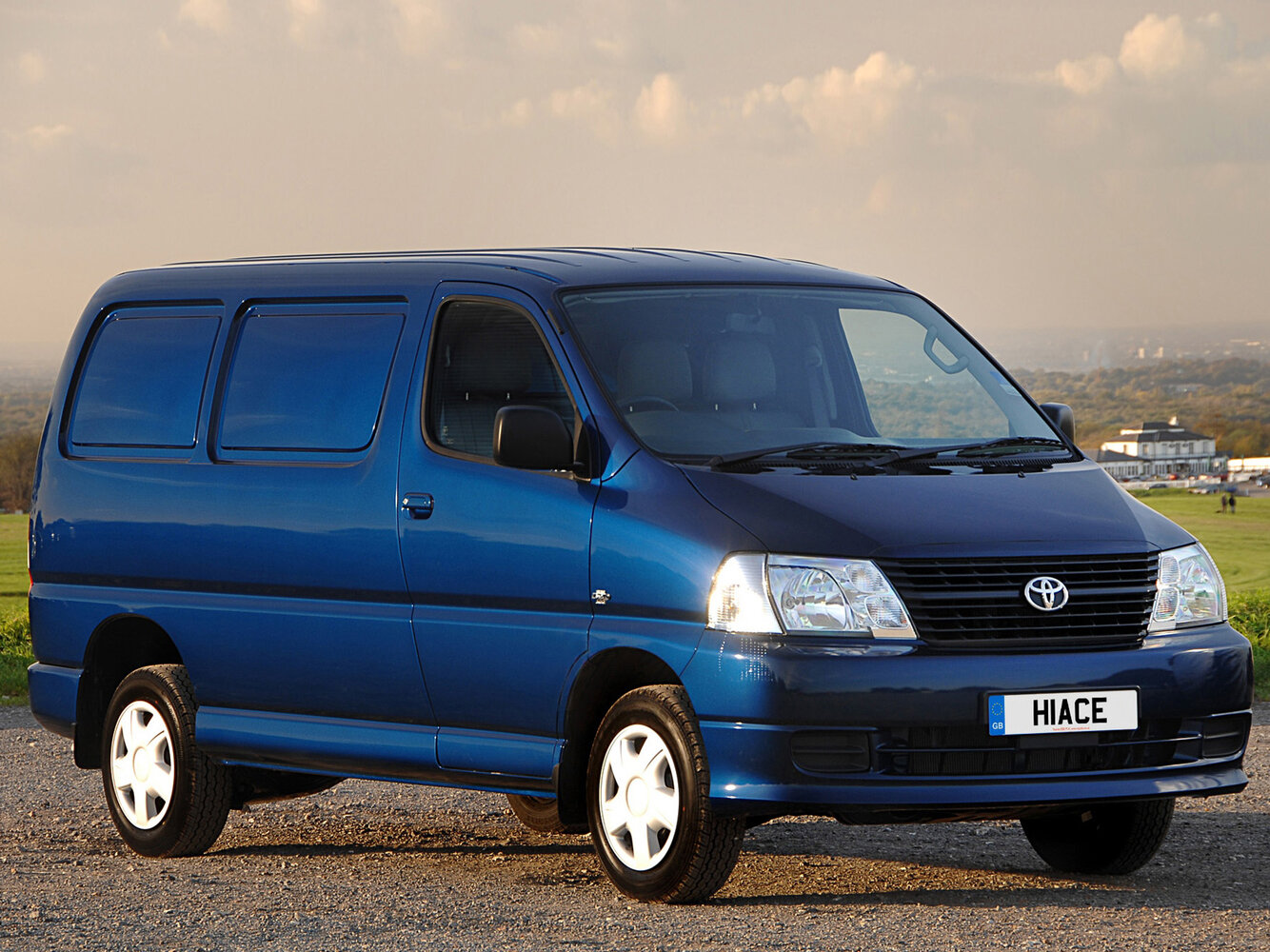 Toyota HiAce XH10 Рестайлинг, 2010, фото 2