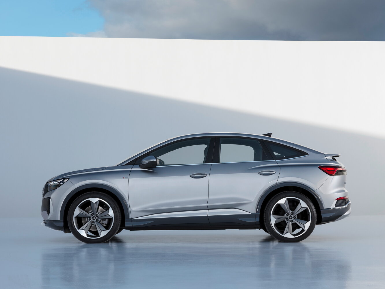 Audi Q4 Sportback e-tron I, 2023, фото 8
