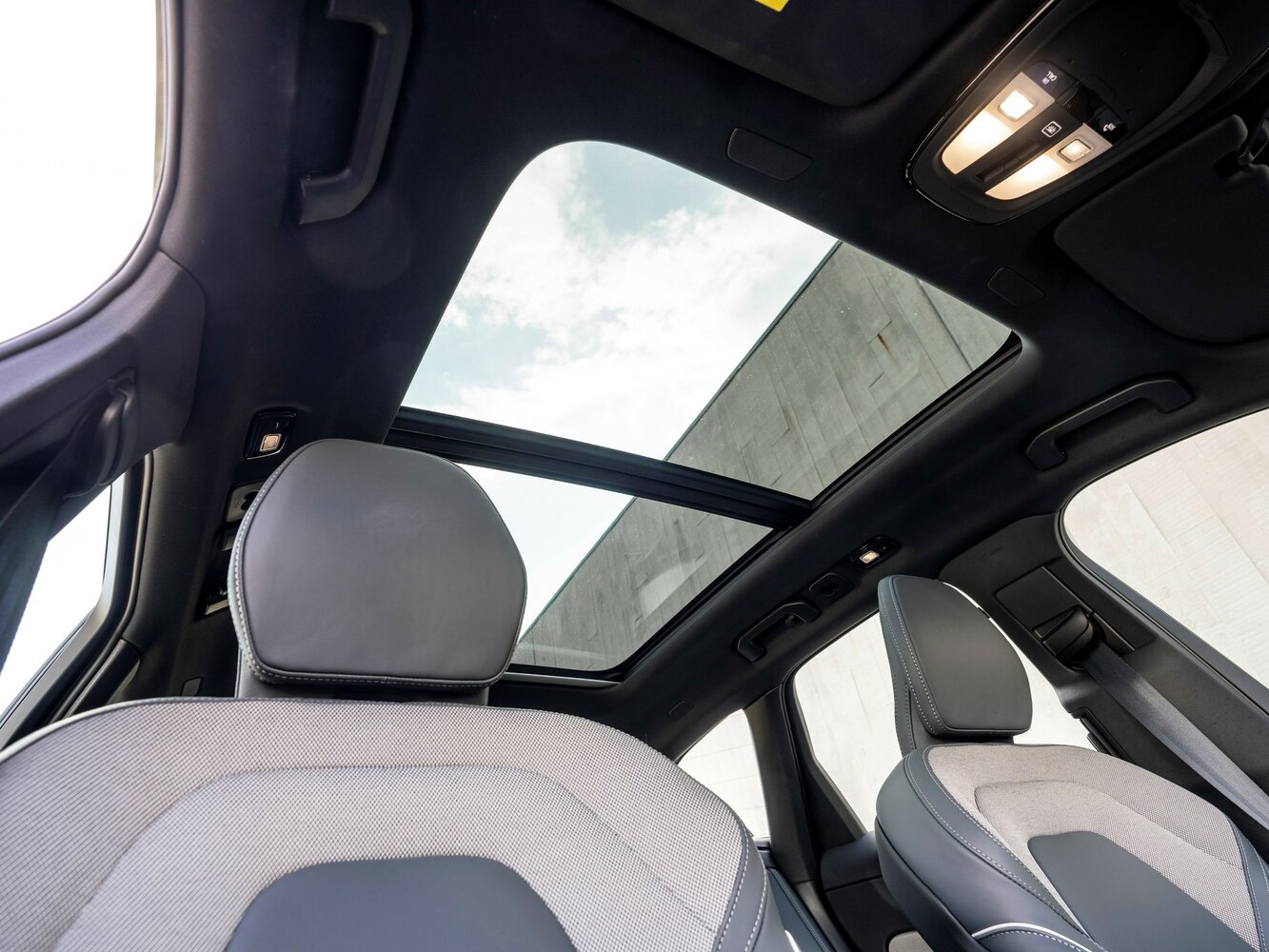 Volvo XC60 II Рестайлинг, 2022, фото 7