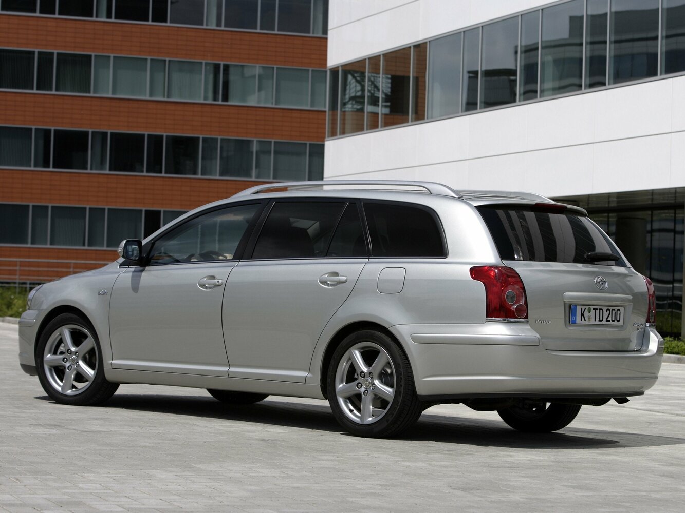 Toyota Avensis II Рестайлинг, 2009, фото 4