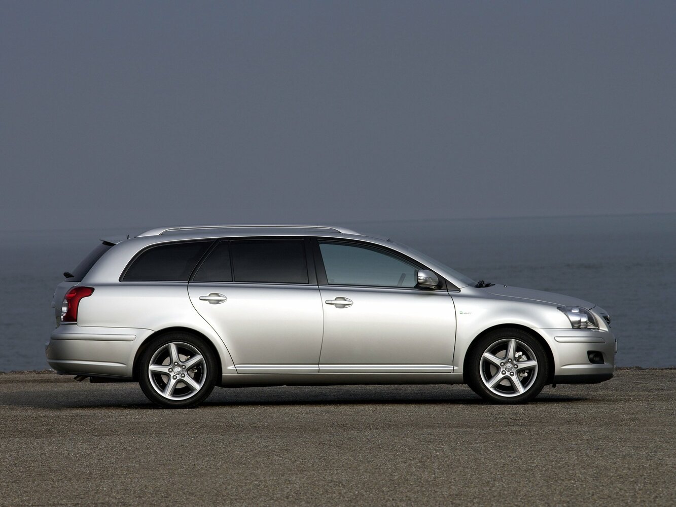 Toyota Avensis II Рестайлинг, 2009, фото 1