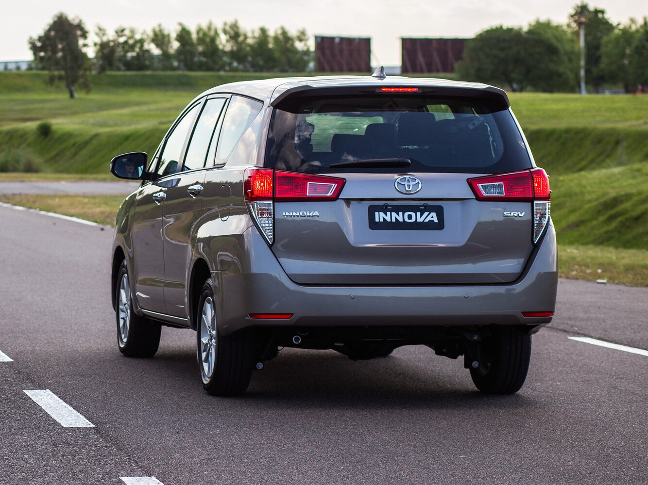 Toyota Innova II, 2015, фото 2
