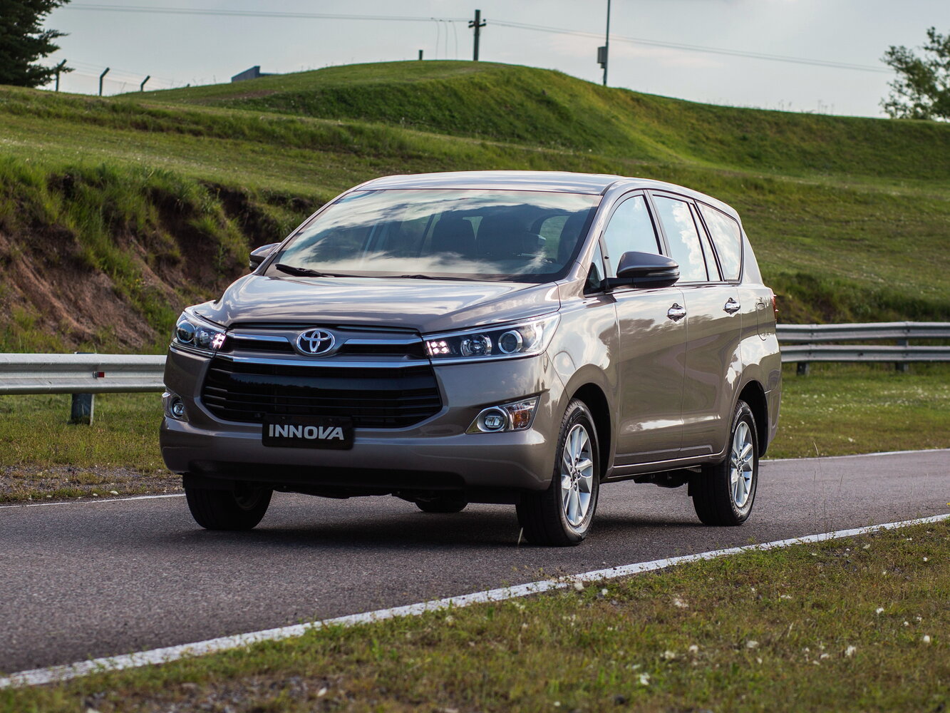 Toyota Innova II, 2015, фото 10
