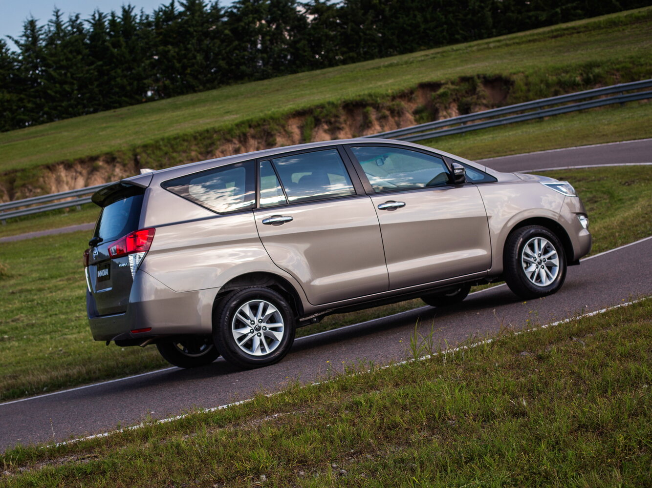 Toyota Innova II, 2015, фото 5