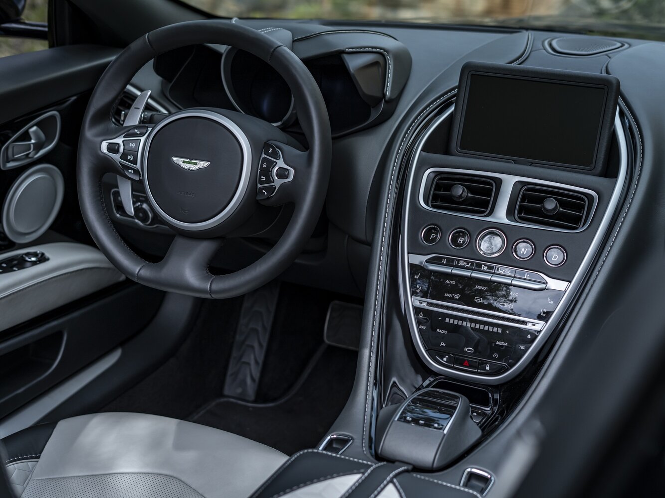 Aston Martin DBS III, 2024, фото 2