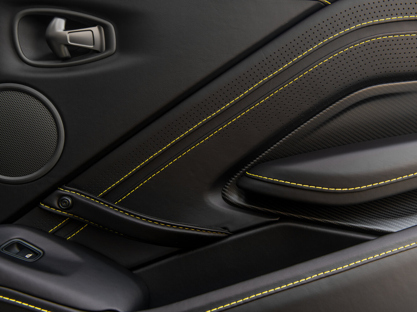 Aston Martin V8 Vantage IV, 2017, фото 9