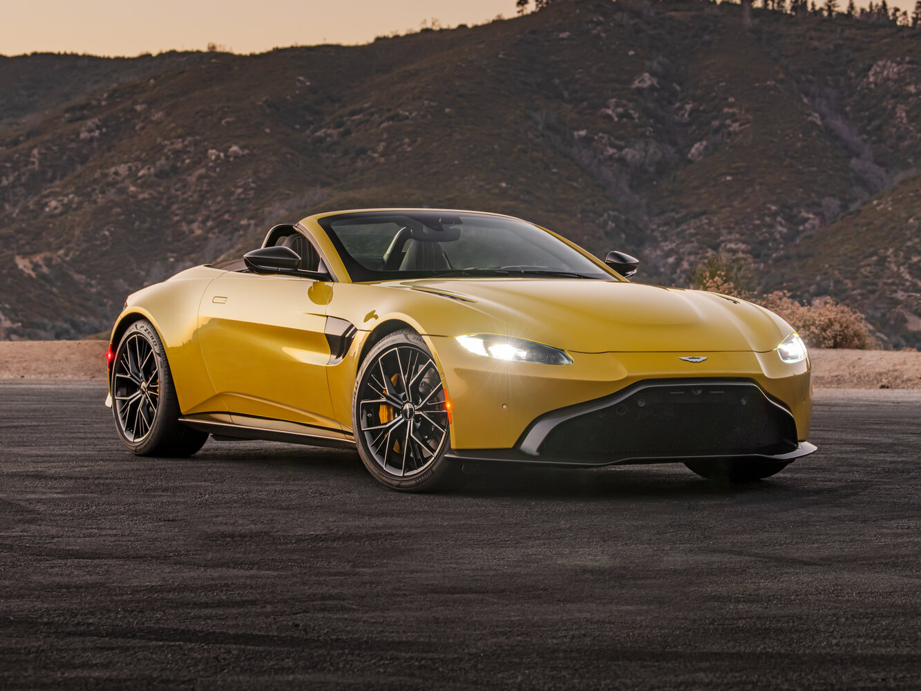 Aston Martin V8 Vantage IV, 2017, фото 2