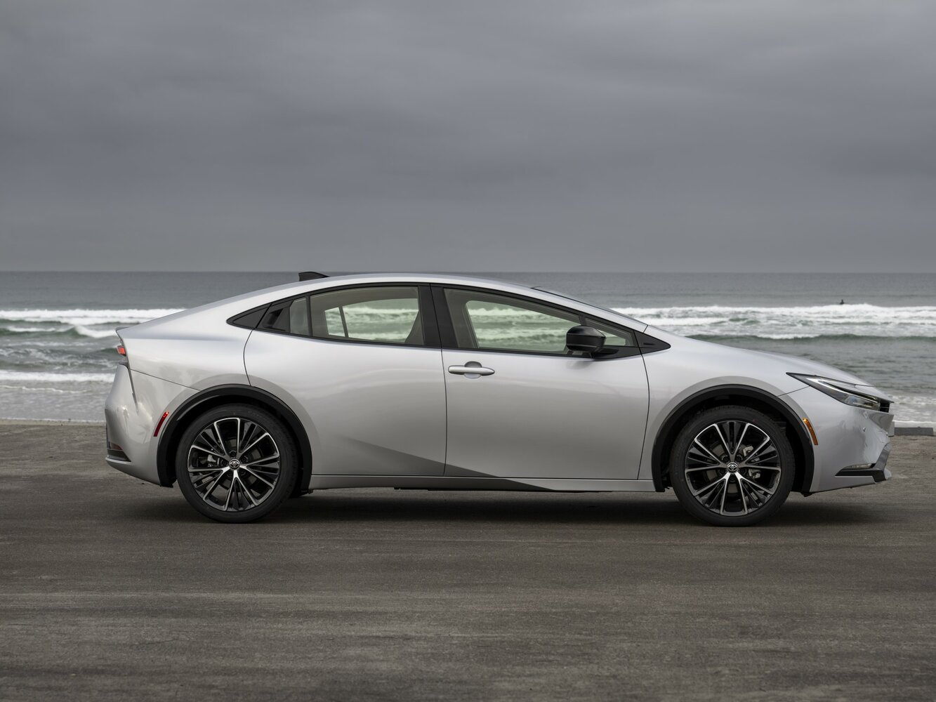 Toyota Prius V (XW60), 2025, фото 3