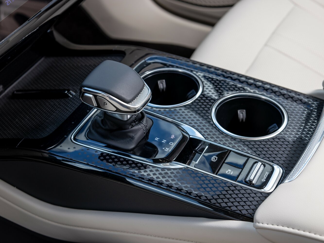 Hongqi HS3, 2025, фото 12
