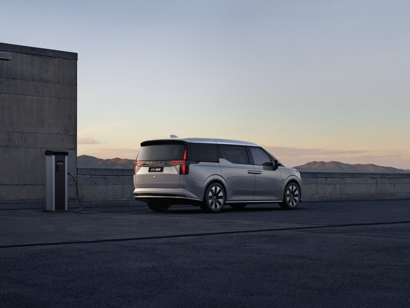 Volvo EM90, 2023, фото 12
