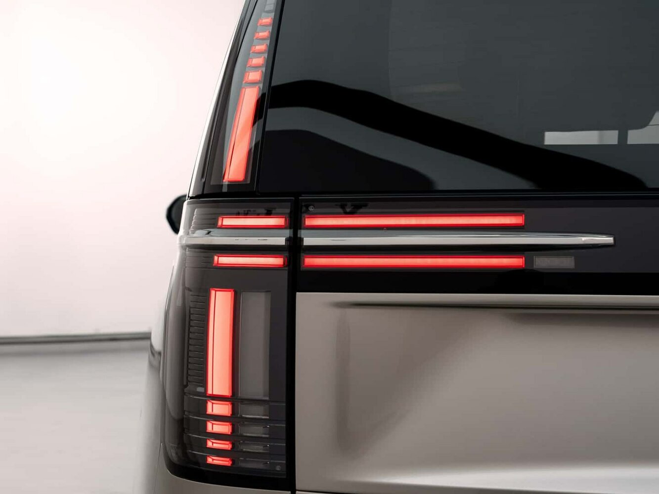 Volvo EM90, 2023, фото 10