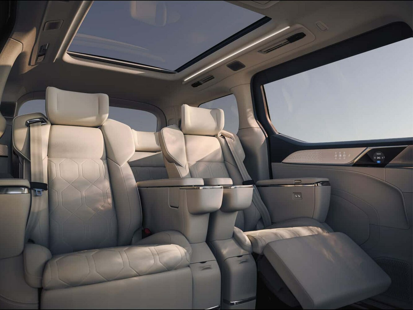 Volvo EM90, 2023, фото 5